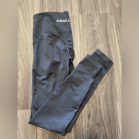 *SOLD* AUROLA leggings - Picture 2 of 3